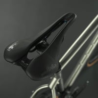 Șa de bicicletă Selle Italia SLR Boost TM Superflow, Design clasic SLR, Șa de curse cu gel confortabil, Decupaj Superflow, Carcasă din fibră de carbon 9