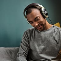 Slúchadlá Sennheiser HD 599 – slonovinová biela, okolo uší (over-ear), s 3,5 mm a 6,3 mm konektorom, s káblom 6