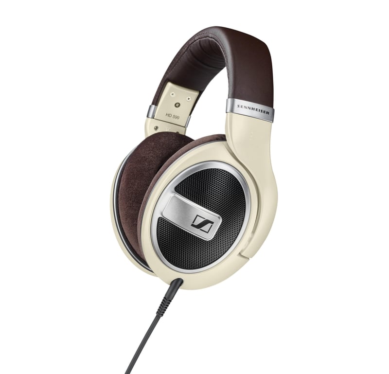 Slúchadlá Sennheiser HD 599 – slonovinová biela, okolo uší (over-ear), s 3,5 mm a 6,3 mm konektorom, s káblom