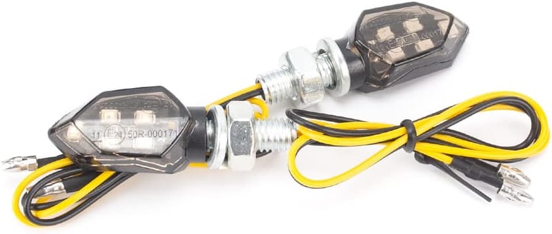SFONIA Motoros LED Index Szett 4db Mini Irányjelző 12V Vízálló M8 E-Mark Jóváhagyott Univerzális Motorkerékpár Quad Scooter