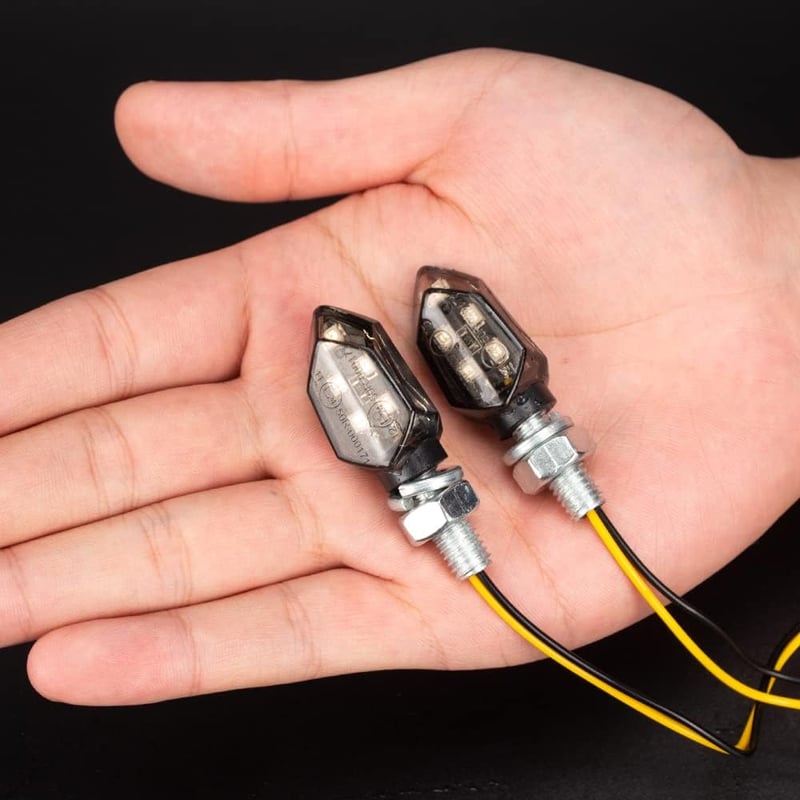 SFONIA Motoros LED Index Szett 4db Mini Irányjelző 12V Vízálló M8 E-Mark Jóváhagyott Univerzális Motorkerékpár Quad Scooter