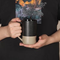 SHOWFULL 500 ml Nagyméretű Kávésbögre - Kéttónusú Kerámia Teáscsésze Kényelmes Fogantyúval - Mikrohullámú Sütőben Használható Fekete Bögre 4