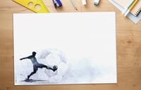 Sigel HO940 Goal Zone papierová podložka na stôl A3, 80 g/m², 30 listov, protišmyková, futbalový blok na kreslenie, svetlomodrá/stredne modrá/čierna 3