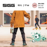 SIGG Shield One rozsdamentes acél gyermek kulacs 0,5L szénlégzés szivárgásmentes - Love Football 2