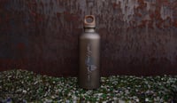 Sticlă de apă din aluminiu SIGG Traveller MyPlanet - Neutră din punct de vedere climatic, etanșă, ușoară - Culoare taupe mat - 0,6 L - Pentru activități în aer liber și yoga 8