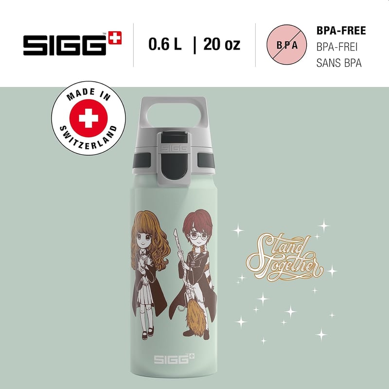 SIGG WMB ONE Alumínium Gyermek Kulacs 0,6L Szénlezárható Szivárgásmentes - 18 Hp Stand Together, Disney & WB
