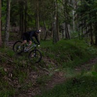 Nabíjateľné čelové svetlo na prilbu SIGMA Buster 1600HL – 1600 lúmenov, cyklistické svetlo na prilbu 9