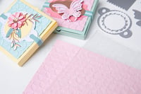 Sizzix Big Shot Plus A4 vágógép szett fehér-szürke kerekekkel 6