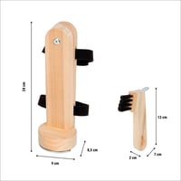Small Foot 12797 Set perii pentru copite de cal – Set realist de 2 accesorii pentru îngrijirea calului cu potcoavă și curățător de copite, 8,5x9x24 cm, de la 3 ani 4