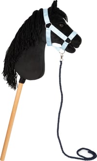 Small Foot Hobby Horse Eddie 12716 čierny koník na tyči s odnímateľnou drevenou tyčou, česateľnou hrivou, ohlávkou, uzdou a vôdzkou, od 3 rokov 8