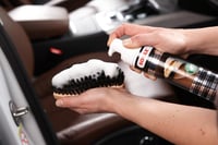 Set de întreținere a pielii Sonax PremiumClass 3x250 ml - 2x Soluție de curățare piele, 1x Cremă de îngrijire piele, lavetă din microfibră, aplicator, perie de curățare 5