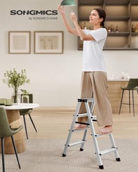 SONGMICS GLT014E01 alumínium létra 4 fokos 150 kg terhelhetőség ezüst-fekete 2