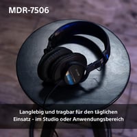 Sony MDR-7506 Uzavreté štúdiové monitorovacie slúchadlá – káblové, 10 Hz – 20 kHz, 63 Ohm, ľahký skladací dizajn (227 g), na štúdiové nahrávanie a 6