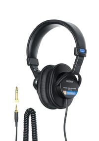 Sony MDR-7506 Uzavreté štúdiové monitorovacie slúchadlá – káblové, 10 Hz – 20 kHz, 63 Ohm, ľahký skladací dizajn (227 g), na štúdiové nahrávanie a 9