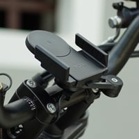 Univerzálny držiak na telefón s nabíjaním SP CONNECT Universal Charging Phone Clamp SPC+ – čierny, univerzálny držiak na smartfón 4