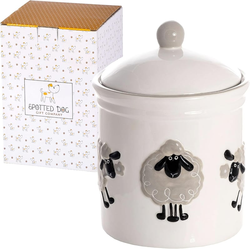 Cutie pentru biscuiți din ceramică albă SPOTTED DOG GIFT COMPANY cu capac etanș, recipient cu model cu miel pentru făină, cafea, ceai, zahăr
