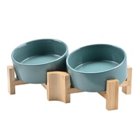 SPUNKYJUNKY 15° nakloniteľná keramická miska pre psov s dreveným stojanom - svetlozelená - 400 ml × 2 1