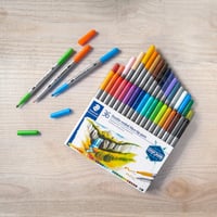 Set carioci cu două capete Staedtler 3200 TB36 – 36 culori, vârf subțire și gros, etui transparent pliabil 3