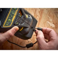 Nivelă laser cu linii Stanley FatMax FMHT1-77356 X3 verde - cu 3 linii transversale la 360°, autonivelantă, IP54, pentru utilizare la interior și exterior 8