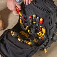 Rucsac pentru scule Stanley FatMax FMST1-80144, cu bază impermeabilă și spate căptușit, pentru șantiere și ateliere 6