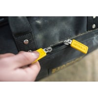 Rucsac pentru scule Stanley FatMax FMST1-80144, cu bază impermeabilă și spate căptușit, pentru șantiere și ateliere 7