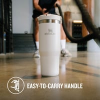 Termoska so slamkou Stanley Flip Straw Tumbler 0,89 l – Udrží nápoj studený 12+ hodín – Vhodná do umývačky riadu – Bez obsahu BPA – Farba: Frost 3