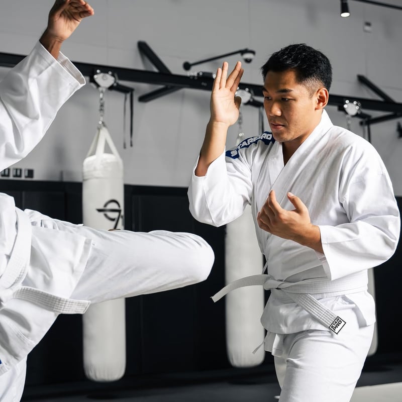 Starpro Fehér Karate Ruha 150 cm Övvel - Könnyű és Légáteresztő Gyermek Karate Gi - Kezdő és Haladó Edzéshez - Unisex