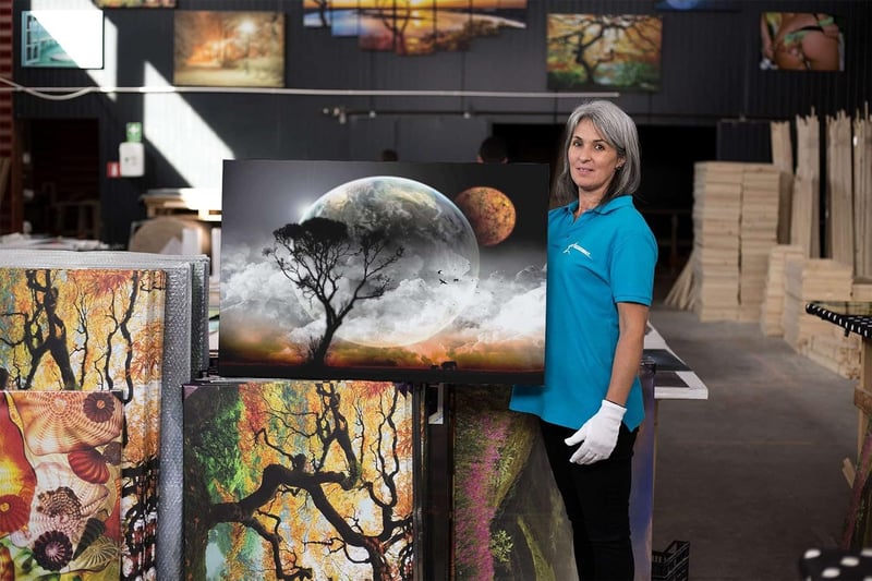 Startonight Pictures Hold és Fa Vászonkép - Modern Fali Dekoráció 60x90 cm, Nappali-Éjszakai Fényhatással, Hálószoba Falidekoráció
