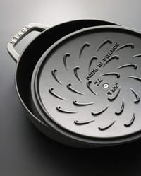 Liatinový kastról STAUB Chistera – 28 cm, 3,7 l, indukcia, systém aromaražd, vyrobené vo Francúzsku, grafitová sivá 3