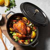 Liatinový hrniec Staub Cocotte s pokrievkou, oválny, 31 cm, 5,5 l, čierny, vhodný na indukciu, vyrobený vo Francúzsku 5