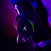 Herné slúchadlá Stealth C6-100 LED Over-Ear pre PS4/PS5, Xbox, Nintendo Switch, PC – flexibilný mikrofón, 3,5 mm jack, 1,5 m kábel, ľahké a odolné 4