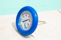 Steinbach 061320 Okrugli plutajući termometar za bazen – promjer 18 cm, vodootporni plutajući termometar za vrtni bazen 2