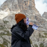 Športová fľaša na vodu Super Sparrow TouchSip Tritan so slamkou – 1-litrová, nepriepustná, vhodná do umývačky riadu, bez BPA, na bicykel a ďalšie aktivity 4