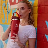 Nerezová termoska na pitie Super Sparrow Twistpath s viečkom so slamkou Flex – 900 ml – bez obsahu BPA, nepriepustná, kompatibilná s držiakmi na nápoje v aute 5