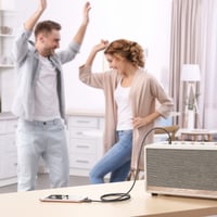SYNCWIRE AUX kábel 2m – 3,5 mm jack audio kábel pre slúchadlá, iPhone, iPad, Echo Dot, autorádiá a domáce stereosystémy, smartfóny, MP3 prehrávače, nylonový 6