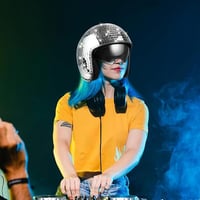 Taechalingo Disco Gömb Sisak Fényes Parti Fejdísz Retraktábilis Napsárnyal 3
