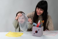 Taf Toys 13405 Interaktívna hračka „vyťahovací vreckovkový box“ pre bábätká, 1 ks 2