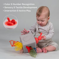 Taf Toys 13405 Interaktívna hračka „vyťahovací vreckovkový box“ pre bábätká, 1 ks 7