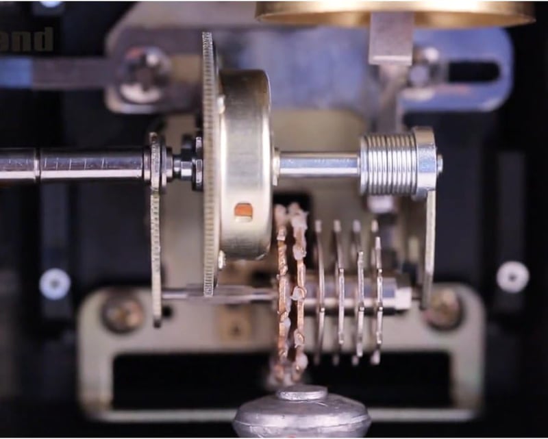 TAMUME Rozsdabarna Antik Mechanikus Metronóm 40-208 BPM Csengővel