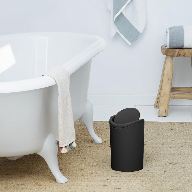 TATAY 6L fürdőszobai szemetes csapó fedéllel, kompakt modern design, fekete