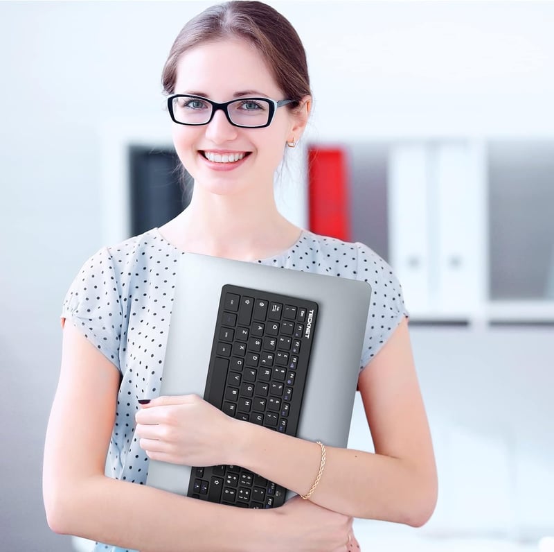 TECKNET Wireless Billentyűzet QWERTY Olasz Layout, PC és Android TV-hez, Hosszú Akkumulátor Élettartam
