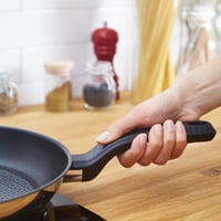 Tefal Comfort Max G7261944 nerezová panvica wok s nepriľnavým povrchom, 28 cm, indukcia, indikátor teploty Thermo-Spot 7