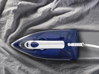Tefal Express 2400W gőzvasaló 180g/min gőzlökés 270ml tartály kerámia talp 6