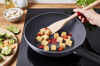 Tefal Natural ON 28 cm-es wok serpenyő, ásványi bevonattal, indukciós aljjal 4