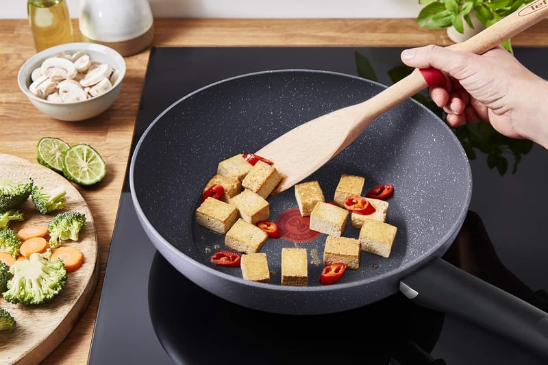 Tefal Natural ON 28 cm-es wok serpenyő, ásványi bevonattal, indukciós aljjal