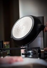 Tefal Robusto E24906 tava od lijevanog aluminija 28 cm, indukcijska, neprianjajuća obloga, Thermo-Signal indikator, perivo u perilici posuđa, za sve vrste štednjaka 5
