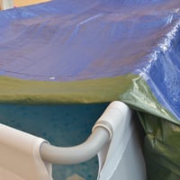 Prelată TENAX Cover All cu capse metalice, 4x6 m, verde-albastru, 90 g/m², impermeabilă și rezistentă la rupere, pentru protecția lemnului, mobilierului de grădină, mașinilor, piscinelor, bărcilor și pentru camping 7