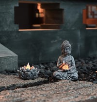TERESA'S COLLECTIONS meditáló Buddha szobor napelemes lótusszal, 2 db - 38 cm 3