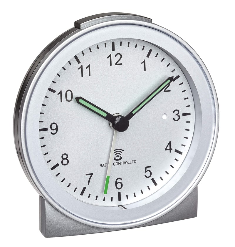 Analógový rádiom riadený budík TFA Dostmann 60.1517.54, strieborný, plast, 81x31x84 mm