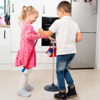 Theo Klein 6765 Stație de curățenie Vileda set de jucărie pentru copii – Mătură, mop și accesorii – 25x25x66 cm – De la 3 ani 3